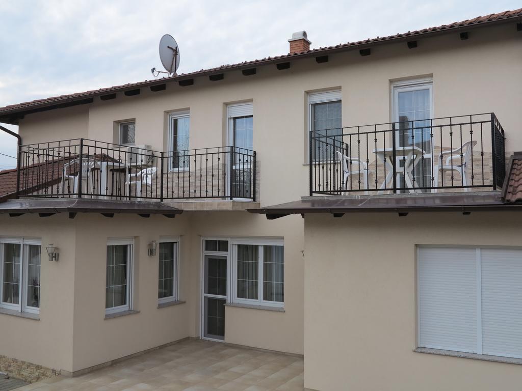 Aura Apartman Hajduszoboszlo Exterior foto