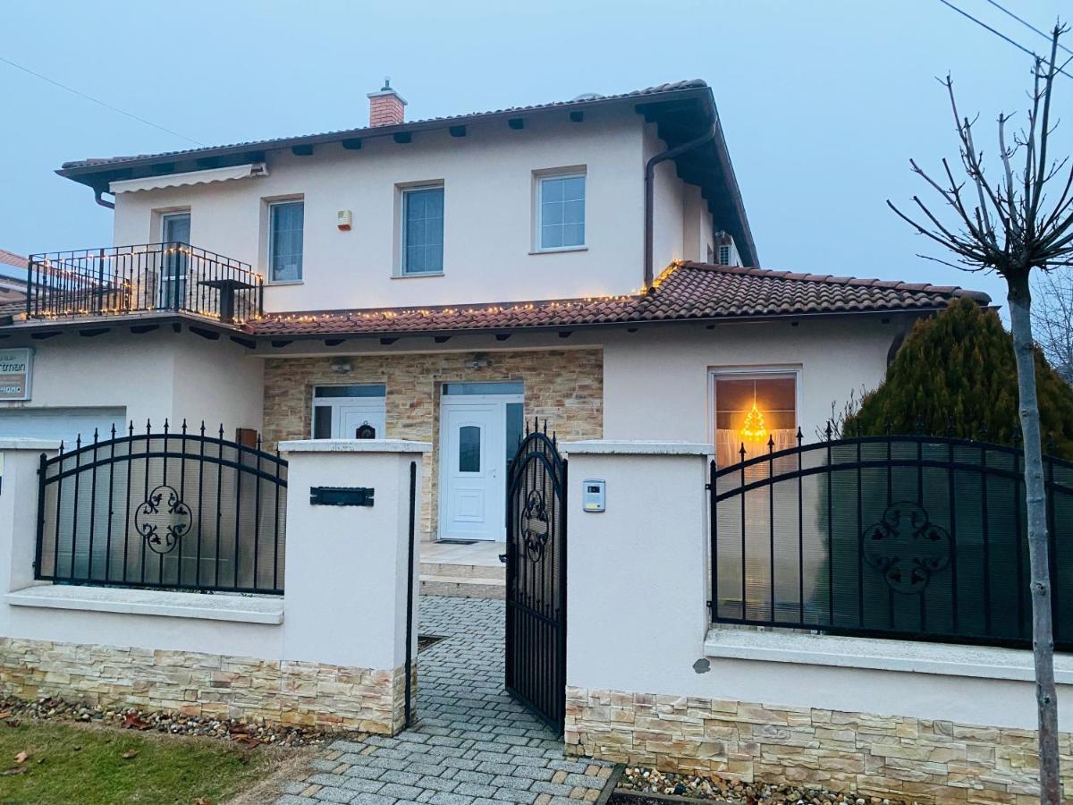 Aura Apartman Hajduszoboszlo Exterior foto