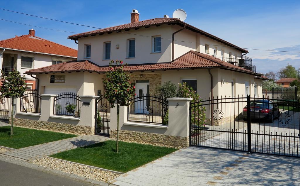 Aura Apartman Hajduszoboszlo Quarto foto