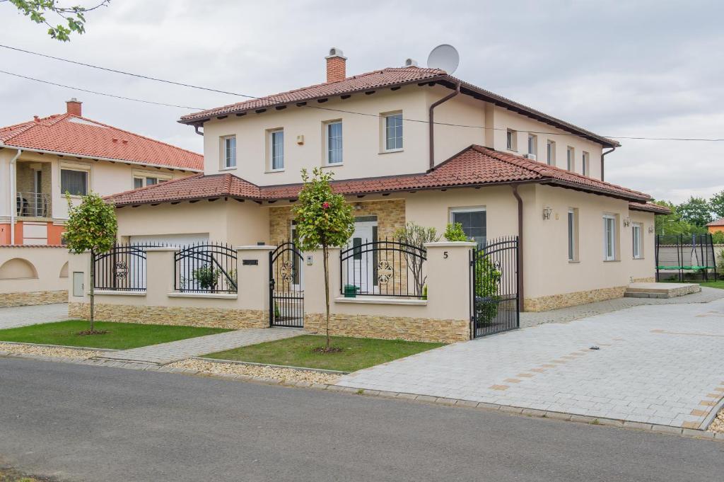 Aura Apartman Hajduszoboszlo Exterior foto